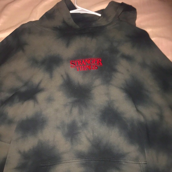 It’s black grey and red all the characters are on the back - Picture 1 of 2